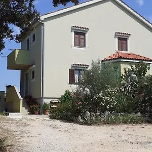 Kelk Apartment